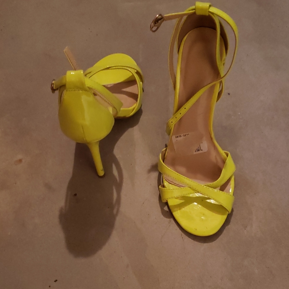 Shoes - Picture 4 of 4
